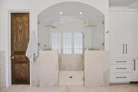 Bath - 1610 Brooks Ave, Raleigh, NC 27607 photo 4 of 8
