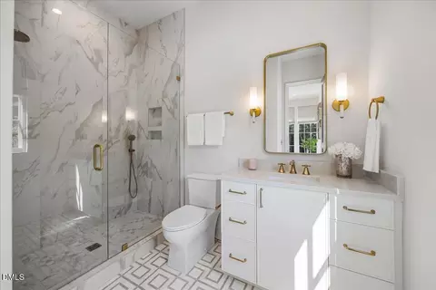 Bath - 1610 Brooks Ave, Raleigh, NC 27607 photo 7 of 8