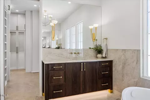 Bath - 1610 Brooks Ave, Raleigh, NC 27607 photo 3 of 8