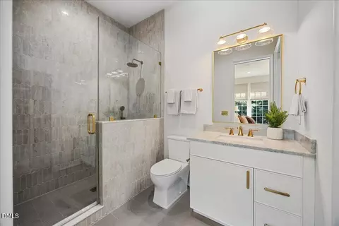 Bath - 1610 Brooks Ave, Raleigh, NC 27607 photo 6 of 8