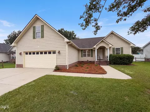 5239 Heather St, Hope Mills, NC 28348