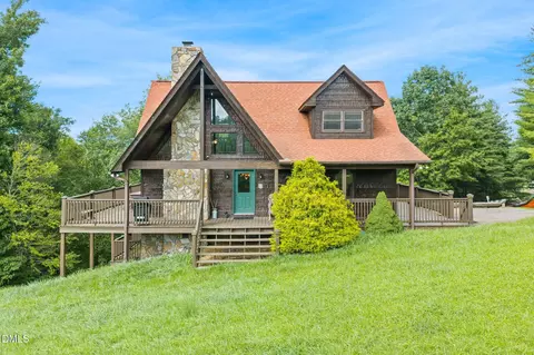 1003 Deerwood Rd, Piney Creek, NC 28663