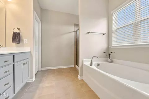 Bath - 217 Churment Ct, Durham, NC 27703 photo 5 of 6