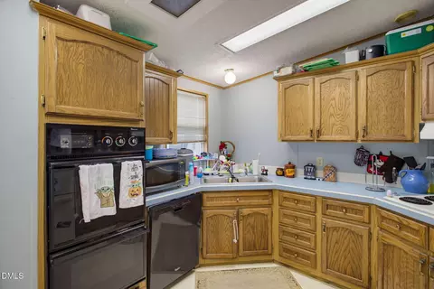 Kitchen - 160 Champion Dr, Hampstead, NC 28443 photo 1 of 5