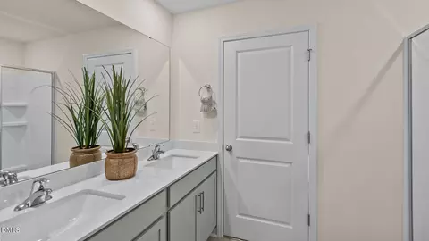 Bath - 5208 Seckel St, Willow Spring, NC 27592 photo 2 of 3