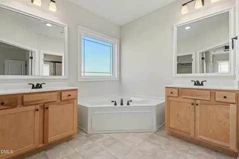 Bath - 941 Olive Branch Dr, Smithfield, NC 27577 photo 2 of 4