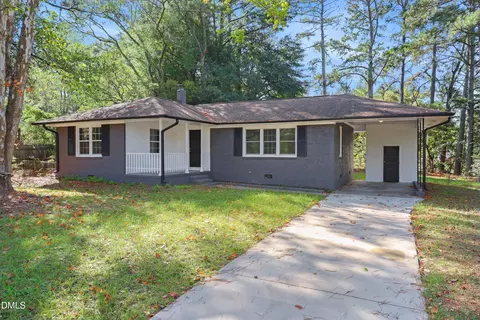 1726 Wayne Ln, Fayetteville, NC 28304