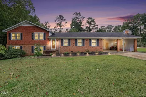 1001 Parkwood Dr, Siler City, NC 27344