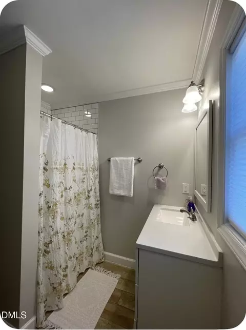 Bath - 209 Dowd St, Durham, NC 27701 photo 2 of 2