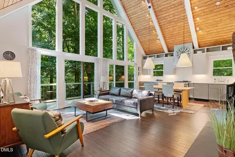 1009 Collins Dr, Raleigh, NC 27609
