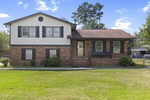 7300 Avalon Dr, Fayetteville, NC 28303