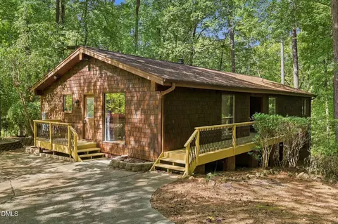 104 Highland Dr, Chapel Hill, NC 27514