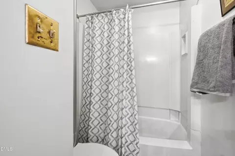 Bath - 4100 Five Oaks UNIT 6, Durham, NC 27707 photo 5 of 5