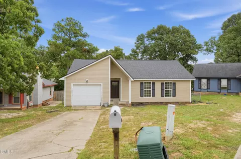 1351 Kienast Dr, Fayetteville, NC 28314