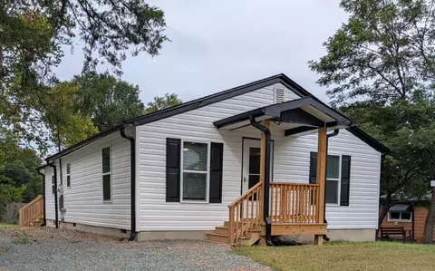 704 Richmond Ave, Burlington, NC 27217