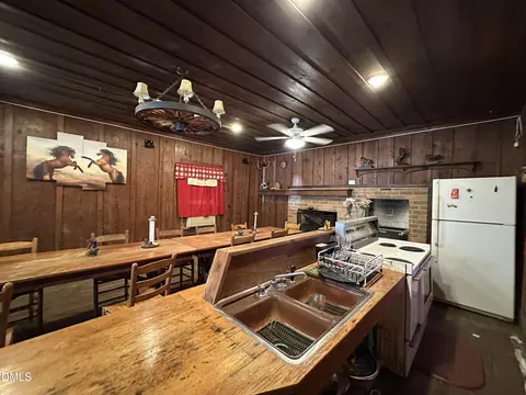 Dining - 730 E Southerland St, Wallace, NC 28466 photo 6 of 6
