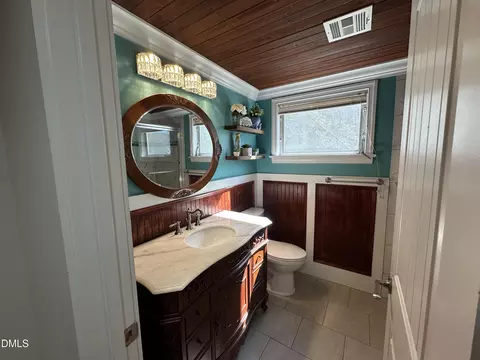 Bath - 730 E Southerland St, Wallace, NC 28466 photo 3 of 4