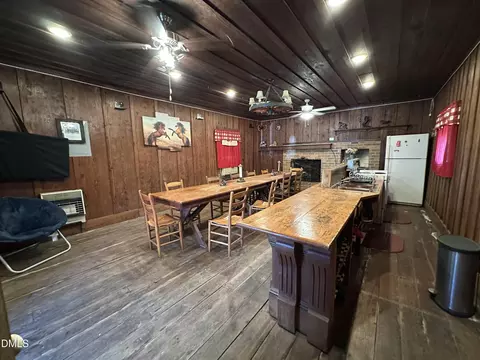 Dining - 730 E Southerland St, Wallace, NC 28466 photo 2 of 6