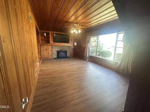 Living - 730 E Southerland St, Wallace, NC 28466 photo 1 of 8