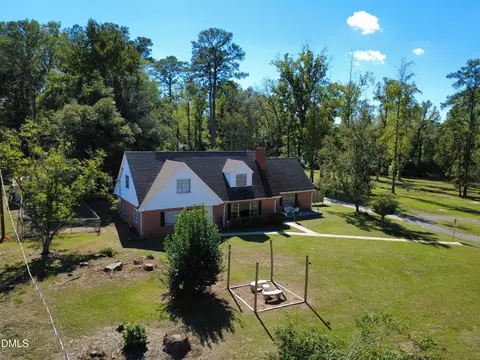 Exterior - 730 E Southerland St, Wallace, NC 28466 photo 1 of 16