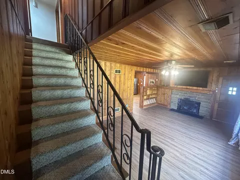 Living - 730 E Southerland St, Wallace, NC 28466 photo 5 of 8