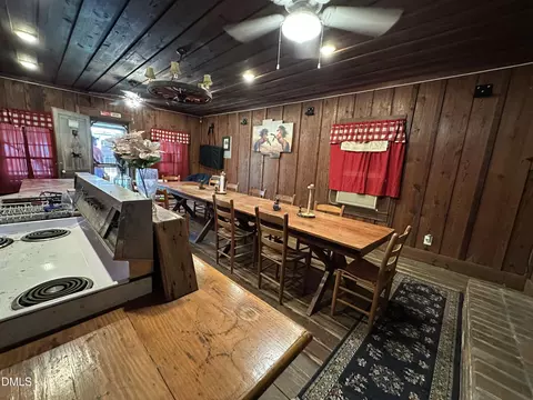 Dining - 730 E Southerland St, Wallace, NC 28466 photo 5 of 6