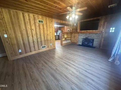 Living - 730 E Southerland St, Wallace, NC 28466 photo 2 of 8