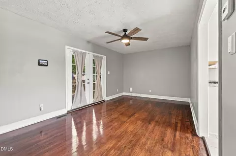 512 Waterbury Dr, Fayetteville, NC 28311