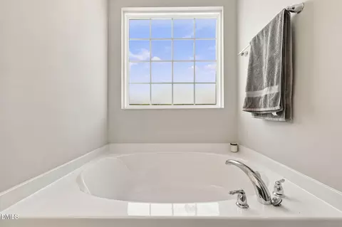 Bath - 2170 Campbell Loop, Burlington, NC 27215 photo 4 of 4