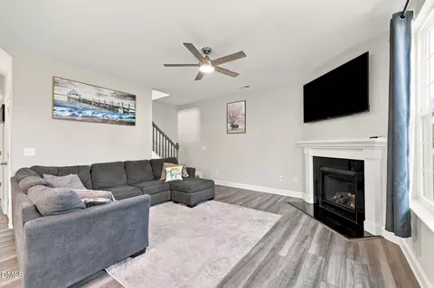 Living - 2170 Campbell Loop, Burlington, NC 27215 photo 2 of 3