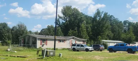 4233 Riverpoint Dr, Fayetteville, NC 28306