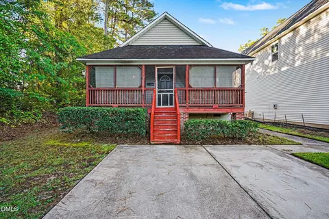 421 Longfellow St, Fuquay Varina, NC 27526