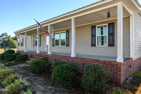 Exterior - 4144 Suttontown Rd, Faison, NC 28341 photo 1 of 3