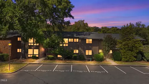 305 Oak Tree #305, Chapel Hill, NC 27517