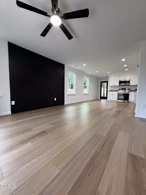 Living - 506 Crump St, Smithfield, NC 27577 photo 1 of 2