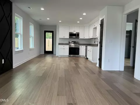 Living - 506 Crump St, Smithfield, NC 27577 photo 2 of 2