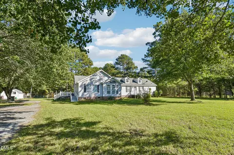 160 E Forest Oaks Dr, Sanford, NC 27330