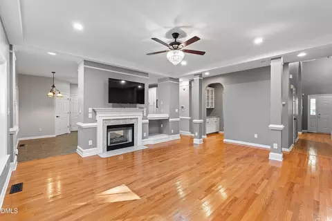 Living - 209 Mcnaughton Ct, Garner, NC 27529 photo 2 of 4
