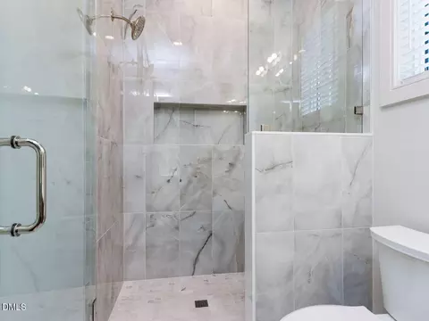 Bath - 3412 Makers Cir, Raleigh, NC 27612 photo 7 of 9