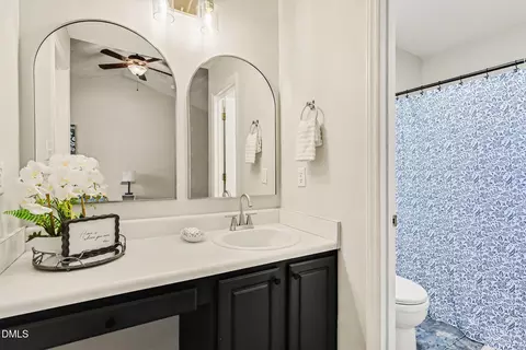 Bath - 6100 Willow Crest Ln, Willow Spring, NC 27592 photo 3 of 4