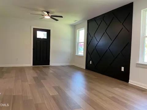 Living - 520 Crump St, Smithfield, NC 27577 photo 2 of 4