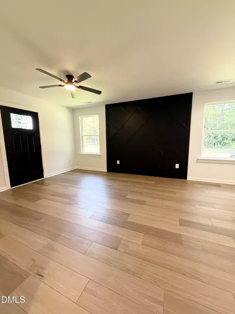Living - 520 Crump St, Smithfield, NC 27577 photo 1 of 4