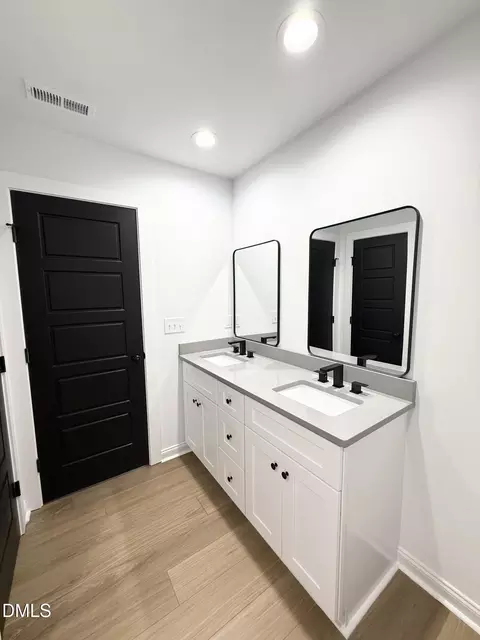 Bath - 520 Crump St, Smithfield, NC 27577 photo 4 of 7