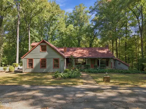 1207 Dairyland Rd, Chapel Hill, NC 27516