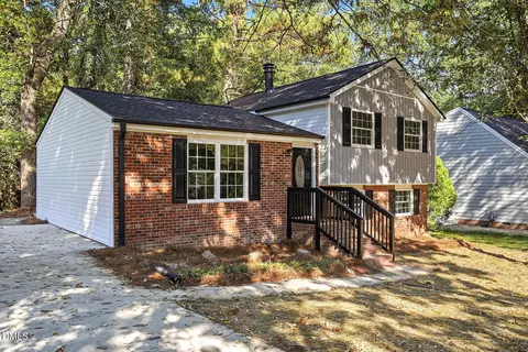 8021 Mourning Dove Rd, Raleigh, NC 27615