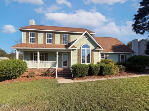 744 Bent Creek Dr, Hope Mills, NC 28348
