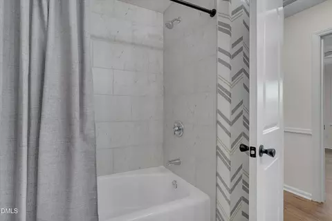 Bath - 4008 Casa St, Durham, NC 27704 photo 3 of 3