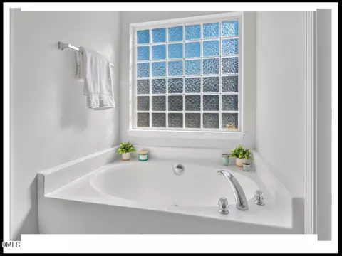 Bath - 2545 Wyntercrest Ln, Durham, NC 27713 photo 6 of 8