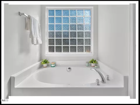 Bath - 2545 Wyntercrest Ln, Durham, NC 27713 photo 4 of 8