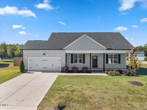 365 Olde Place Dr, Zebulon, NC 27597
